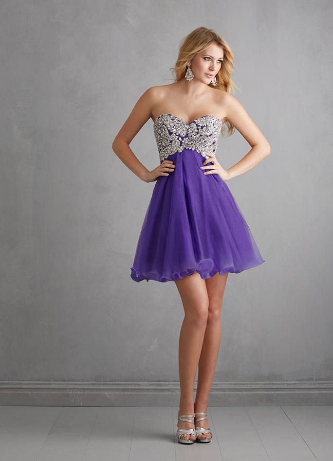 The most beautiful short dresses at the prom.