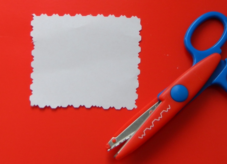 Вырезание из бумаги ножницами