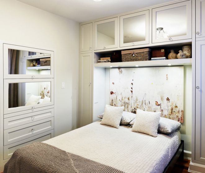 كيفية وضع سرير بشكل صحيح في غرفة النوم تصميم حيث من الأفضل وضع على Fenushuyu