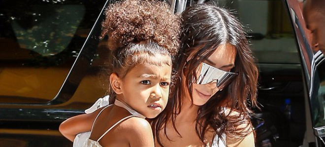 Kim Kardashian Un Vole Micca Da A A So Figliola A A Kindergarten E A Scola